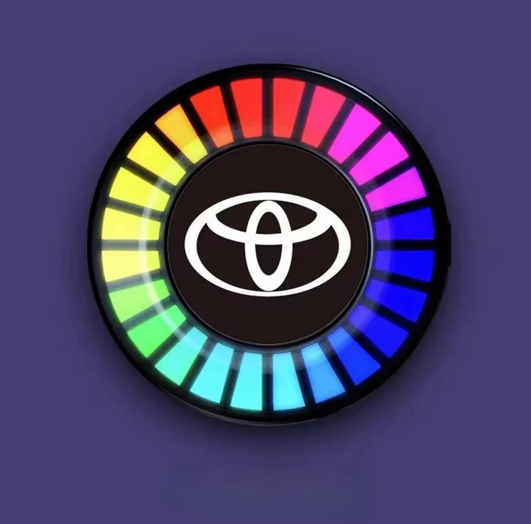 Zenélő ritmusú LED autólámpa logóval (aromadiffúzorral)